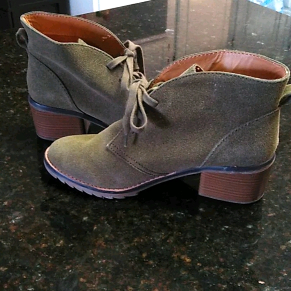 NWOT FarylRobin Army Green Suede block heel